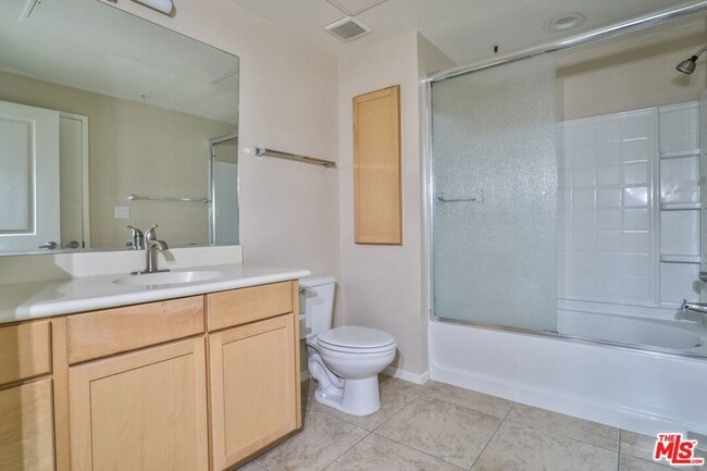 Building Photo - 6400 Crescent Park E