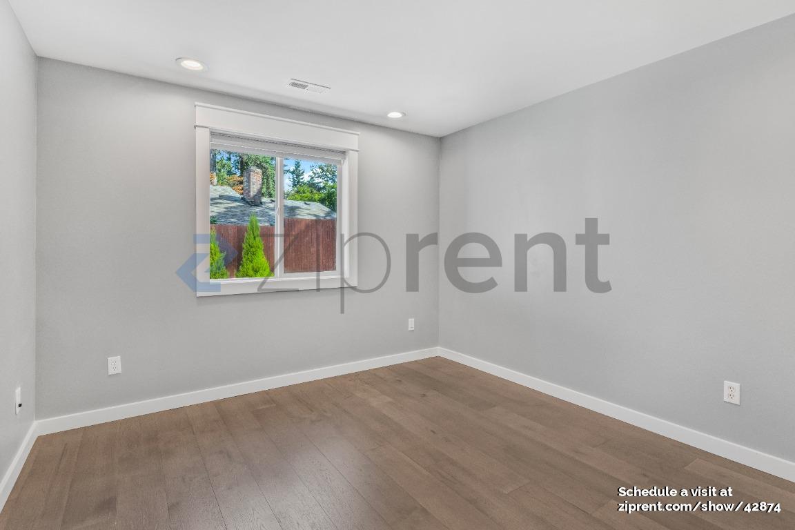 Building Photo - 6610 NE 67th Cir