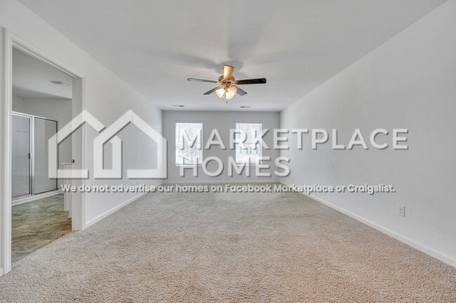 Building Photo - 1027 Park View Dr