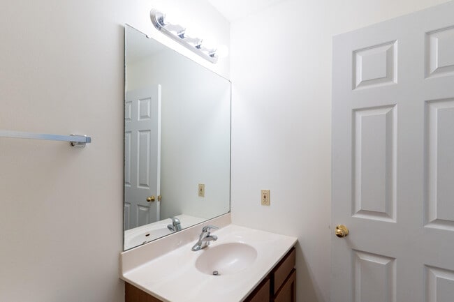 Building Photo - 4919 W Millbrook Dr