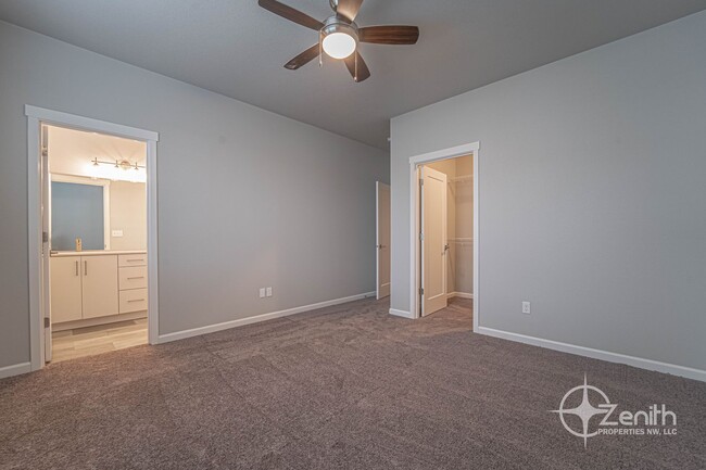 Building Photo - $1000 OFF RENT! Contemporary 3 Bedroom Hom...