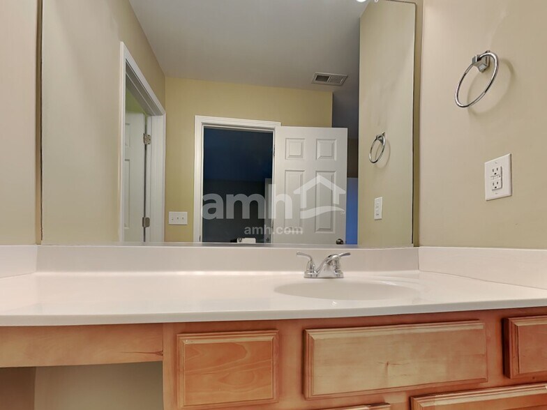 Building Photo - 5137 Brahman Dr