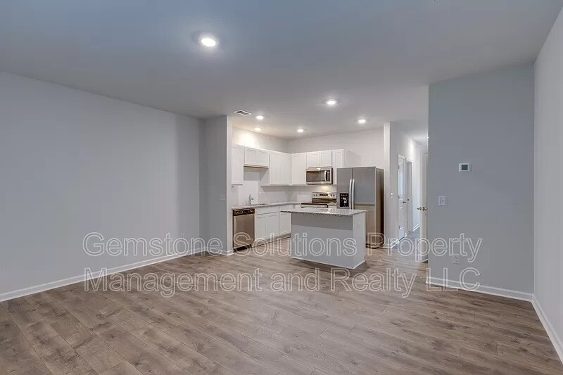 Building Photo - 608 Clifford Heights