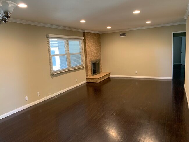 Building Photo - 9030 Swinton Ave