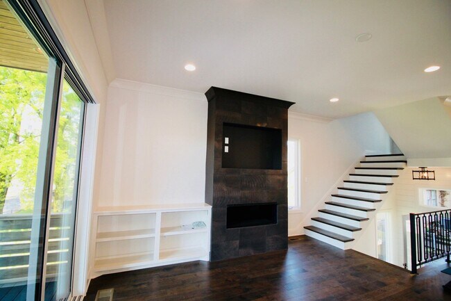 Building Photo - Welcome To Nashville!