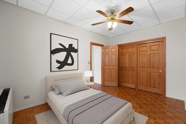 Building Photo - 620 W Belmont Ave