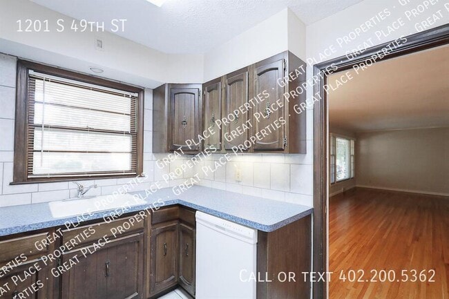 Building Photo - 1201 S 49th St