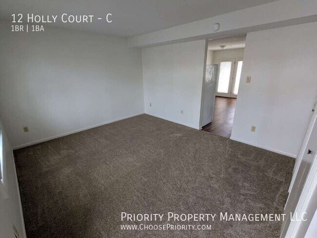 Building Photo - 12 Holly Ct