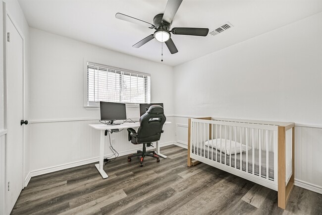 Building Photo - 212 E Castle Harbour Dr