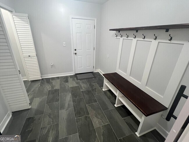 Building Photo - 648 Nelby Ct