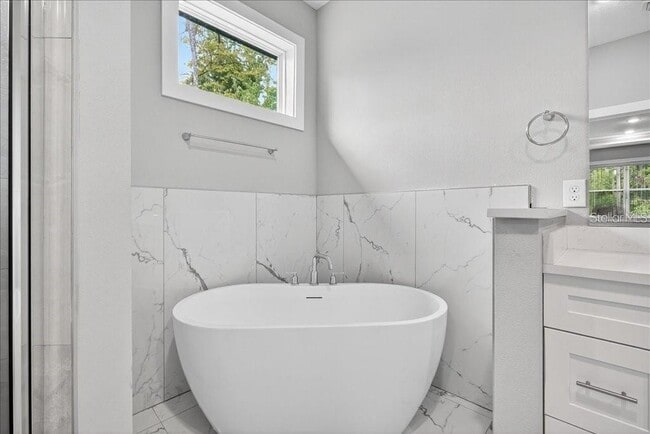 Building Photo - 128 Blare Dr