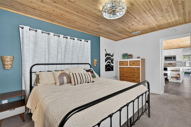 Building Photo - 2444 34th Ave N