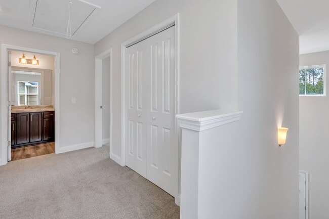 Building Photo - 120 Ironwood Dr