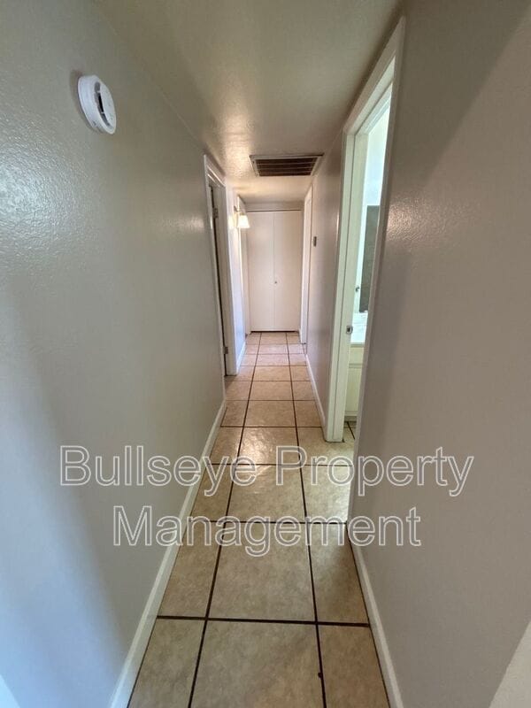 Building Photo - 4625 N 75th Ln