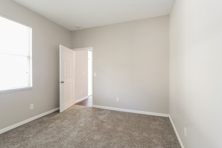 Building Photo - 18003 Misty Blue Ln