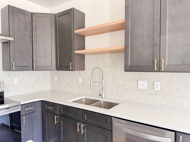 Building Photo - Fuller Style - Spacious 2-Bedroom Townhome with Flex Room at Highbury