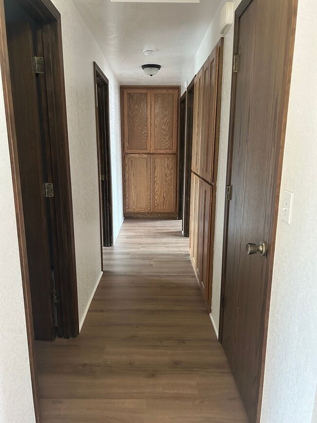 Building Photo - 3 Bedroom 2 Bath Single Family Home