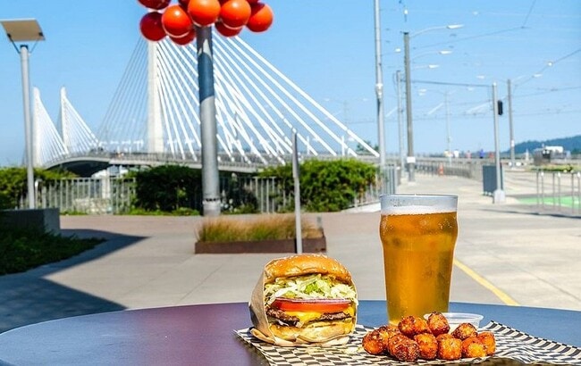 Building Photo - 841 S Gaines St