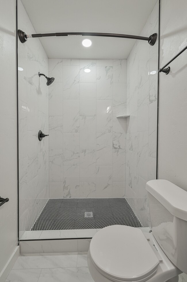 Building Photo - 505 N Norman Ave