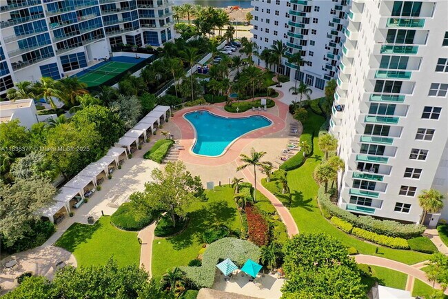 Building Photo - 3001 S Ocean Dr