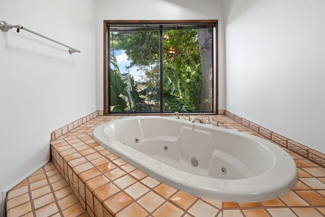 Building Photo - 16946 Encino Hills Dr