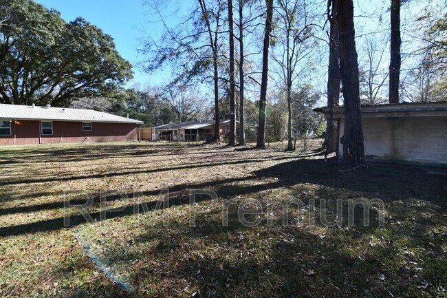 Building Photo - 11965 Troy St