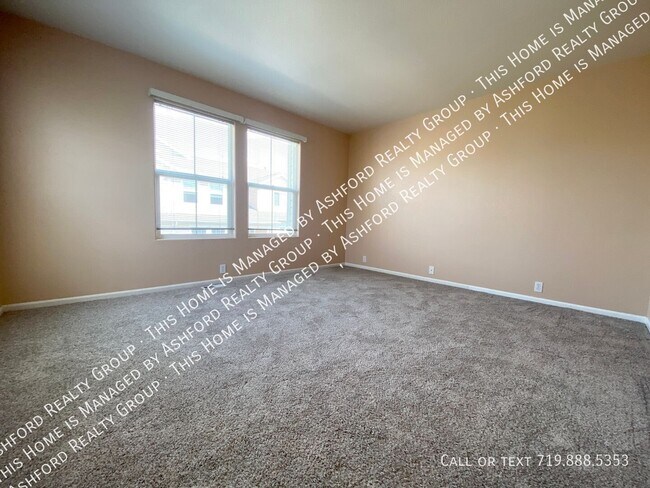 Building Photo - 5810 Ensemble Hts