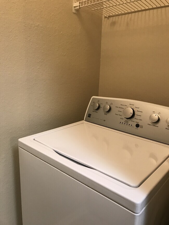 Building Photo - Awesome 1/1 in Great Location