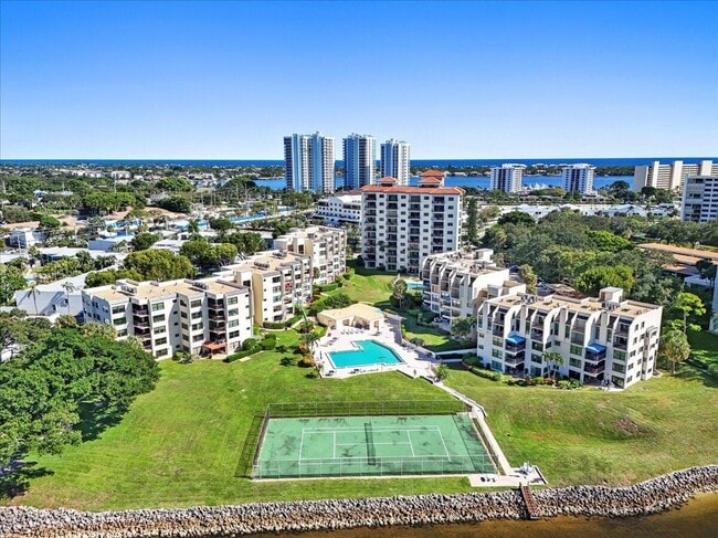 Building Photo - 364 Golfview Rd