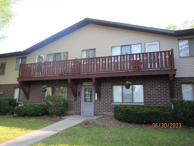 Building Photo - N111W15780-W15780 Vienna Ct