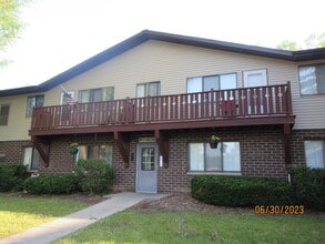 Building Photo - Available March 2026 Beautiful Upper 2 bedroom with Balcony