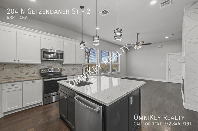 Building Photo - 204 N Getzendaner St