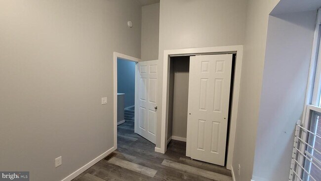 Building Photo - 1729 Centre Ave