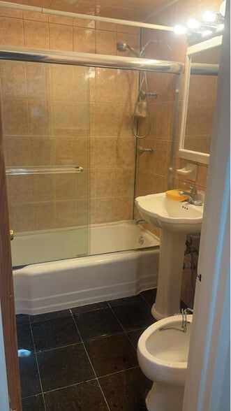 Building Photo - 120-13 9th Ave