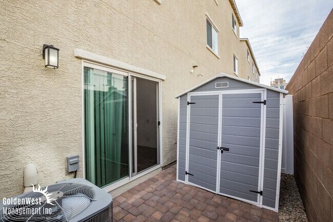 Building Photo - Modern 3Bdm 2Ba Townhome with Community Pool in Southwest Las Vegas.