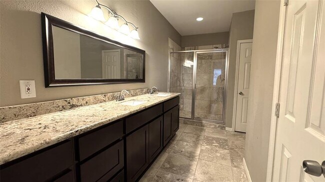 Building Photo - 17573 Red Oak Dr