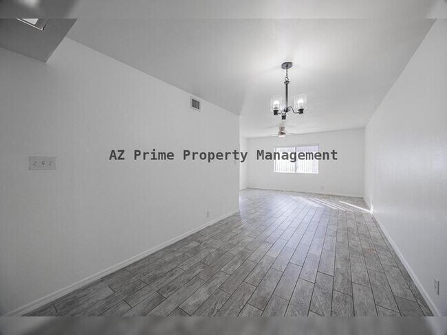 Building Photo - 6822 N 35th Ave