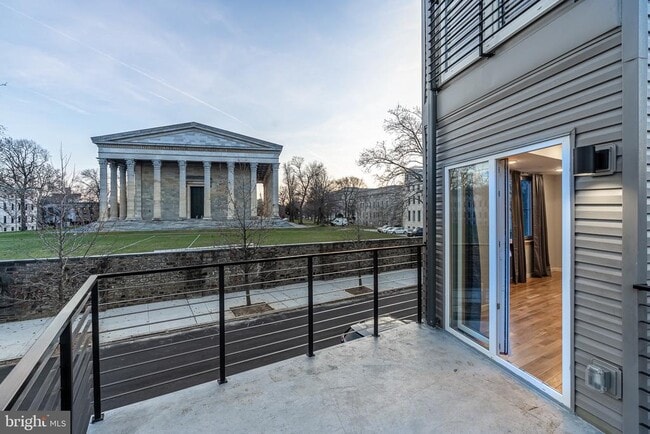 Building Photo - 2045 N College Ave