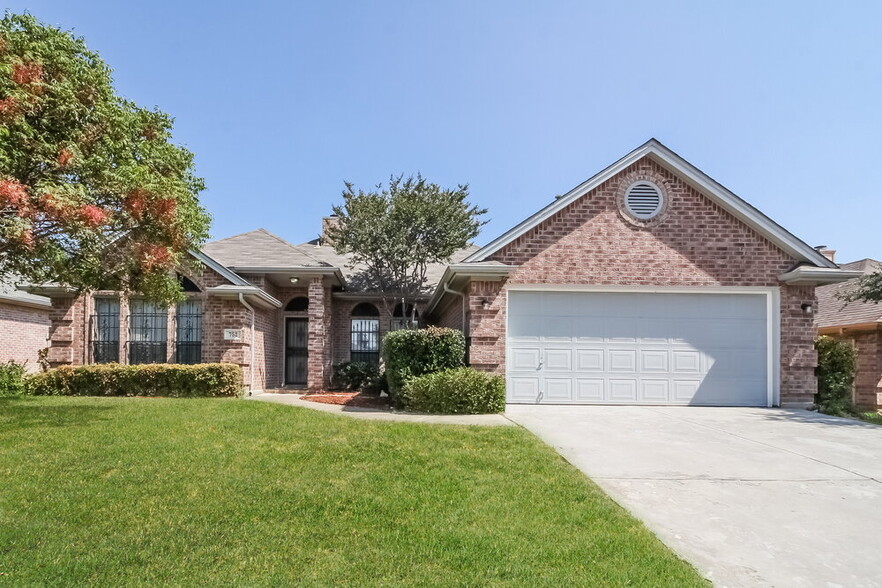 Primary Photo - 752 Bryan Dr