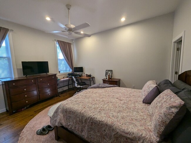 Building Photo - Stunning Home - Ludlow