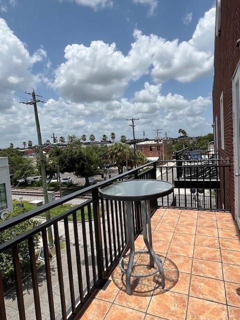 Building Photo - 2002 E 5th Ave