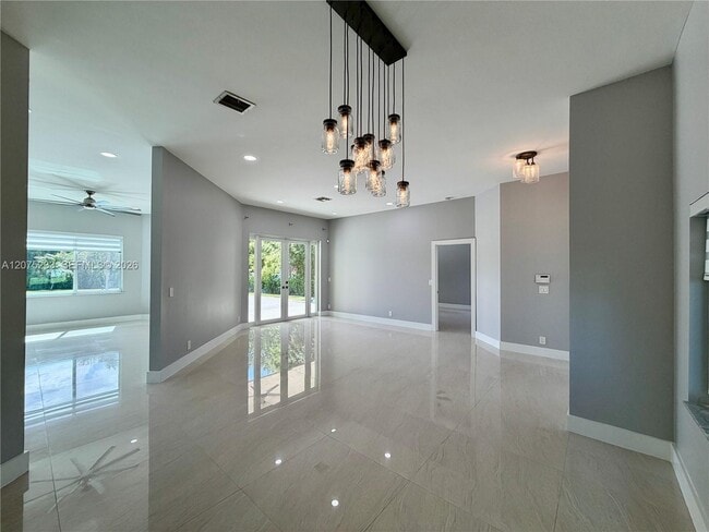 Building Photo - 5600 SW 199th Ave