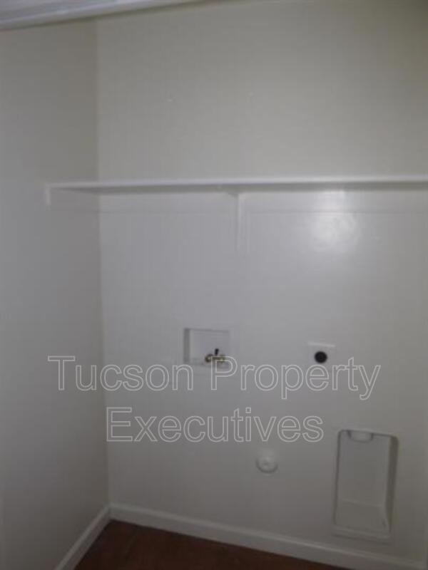 Building Photo - 1412 E 25th St