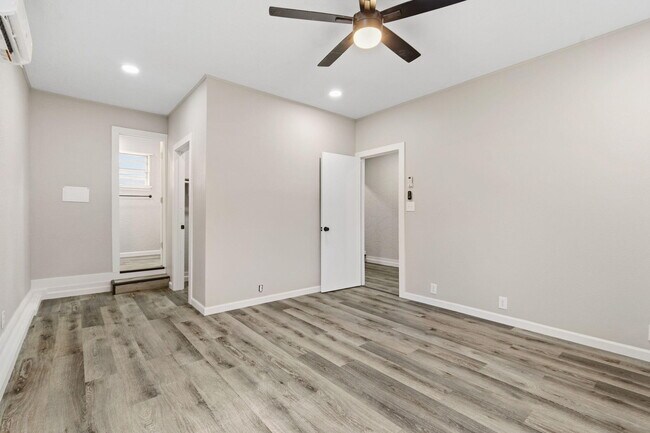 Building Photo - 2902 W Scott St