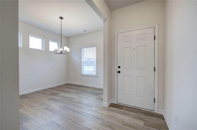 Building Photo - 503 Ozark Ln