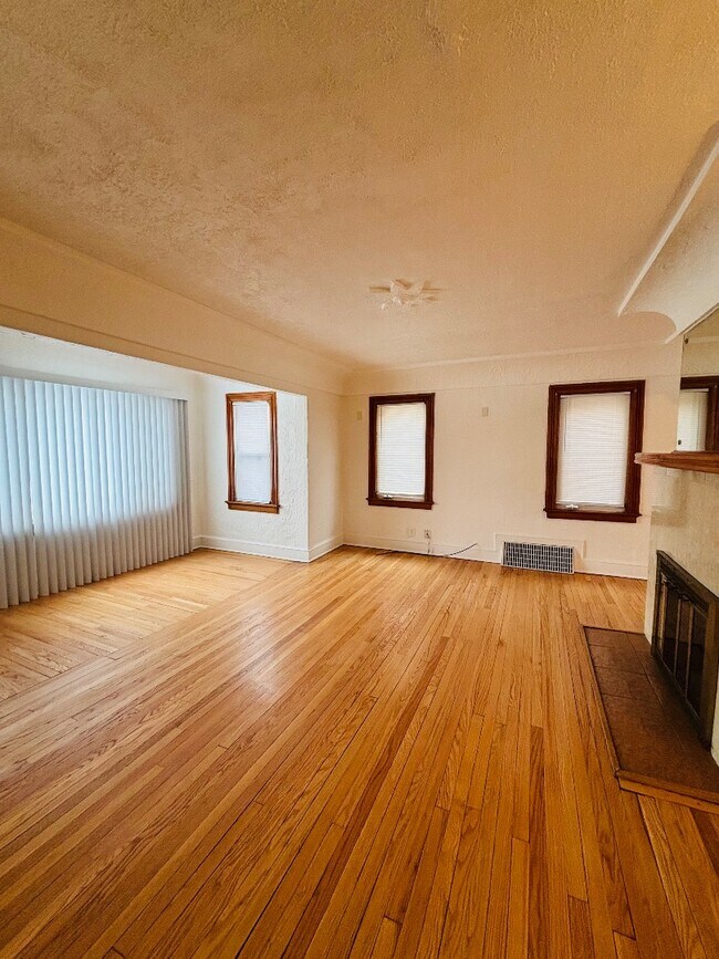 Building Photo - 7126 W Congress St