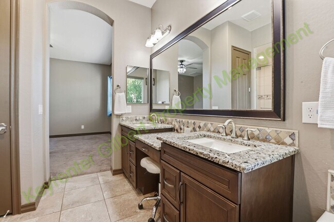Building Photo - Beautiful 4-bed/3.5-bath Gilbert Home in Gilbert’s Cooley Station!
