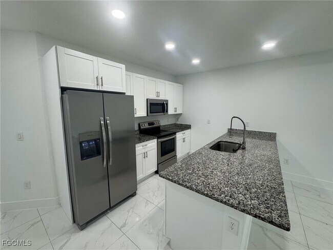 Primary Photo - 727 Gordon Ave S