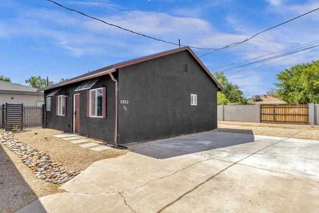 Building Photo - BRAND NEW EVERYTHING IN UPTOWN/BILTMORE AREA