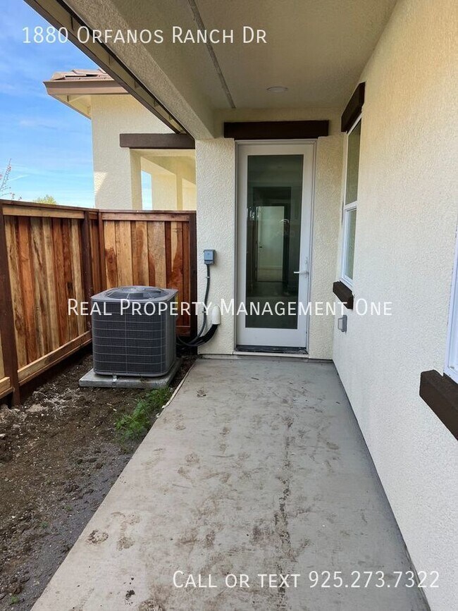 Building Photo - Brand New 4 Bed/3 Bath Home in Perfect Bre...